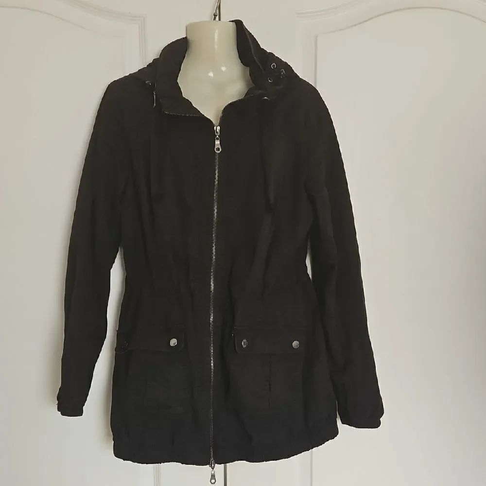 Guess Black Utility Jacket with Collared Neckline & Hoodie